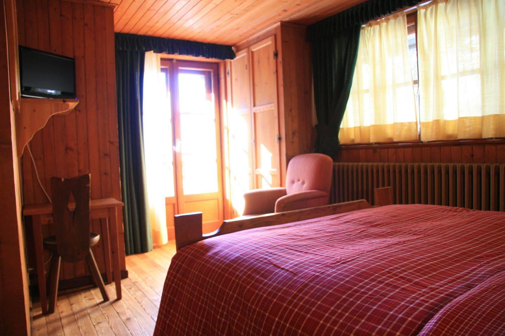 Albergo Villa Anna Maria Champoluc Exterior photo